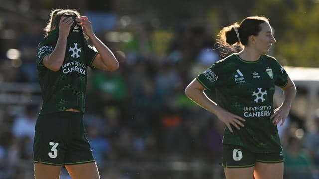 O'Grady brace sends Victory through, Canberra packing