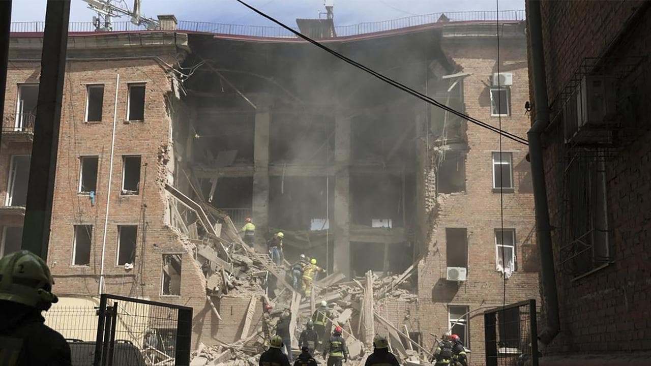 Major Russian attack on Ukraine kills at least seven