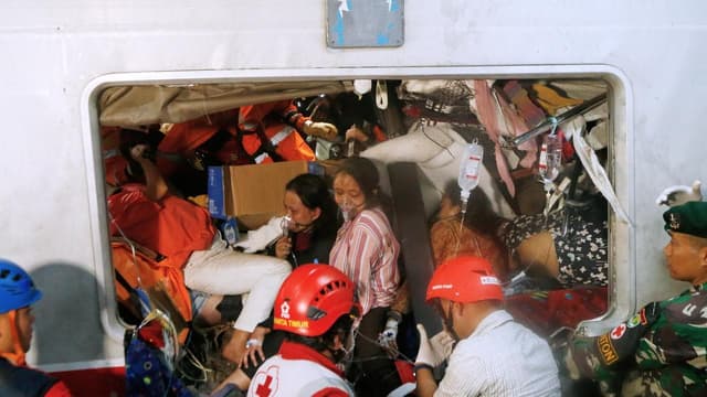 Last Indonesian train victims recovered as toll hits 15
