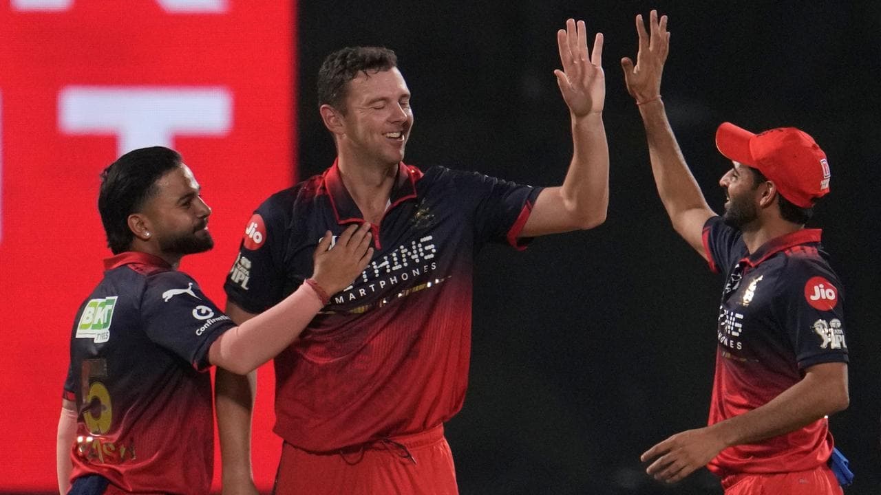 Master craftsman Hazlewood puts on an IPL clinic