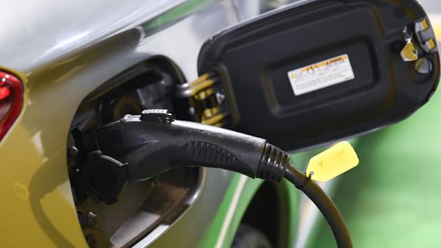 'Like charging a phone': $1.5m boost for EV network