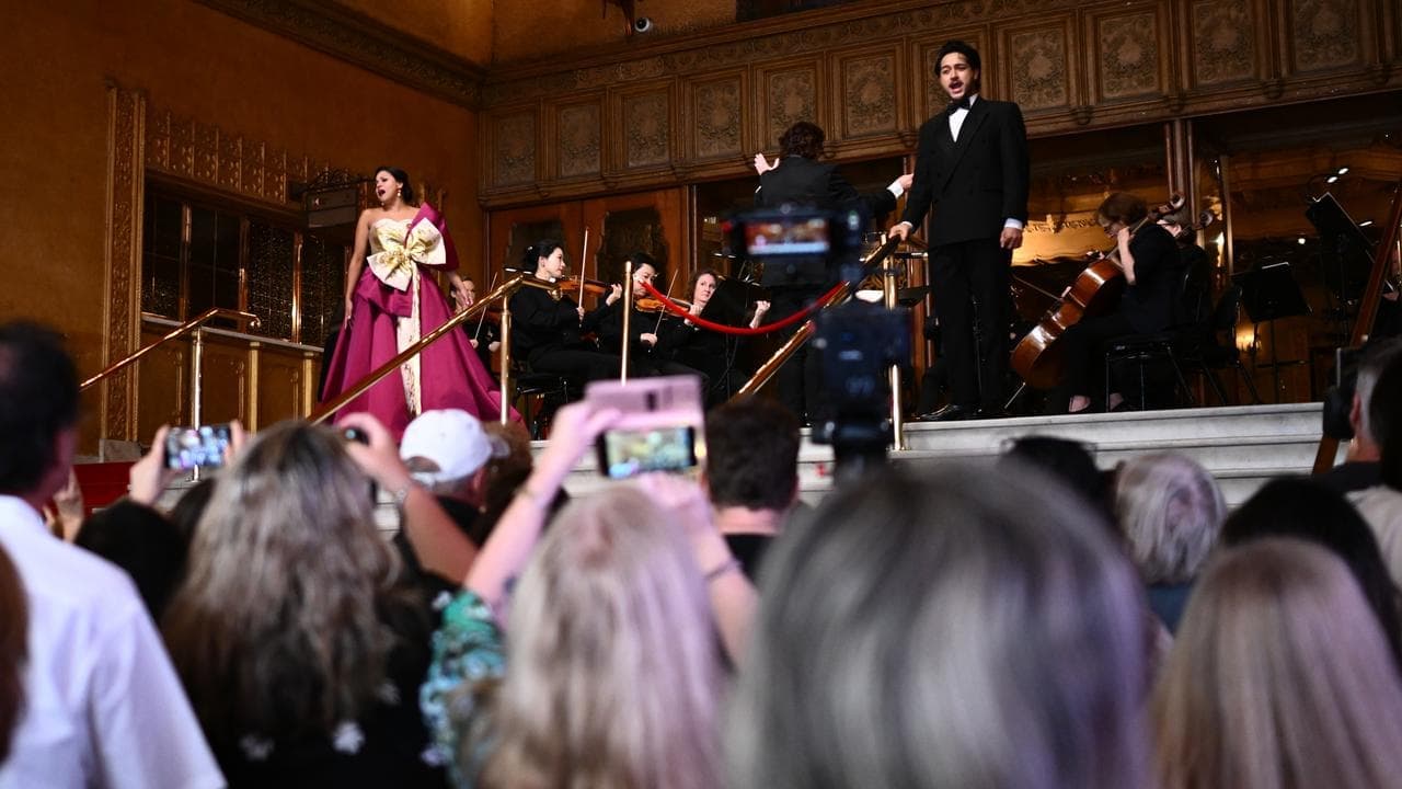 Free opera draws in crowds to hear homegrown soprano