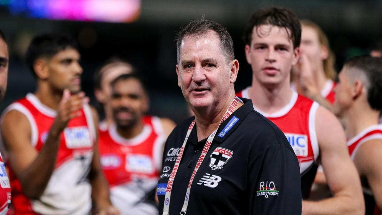 Saints' Lyon clarifies resignation offer over comment