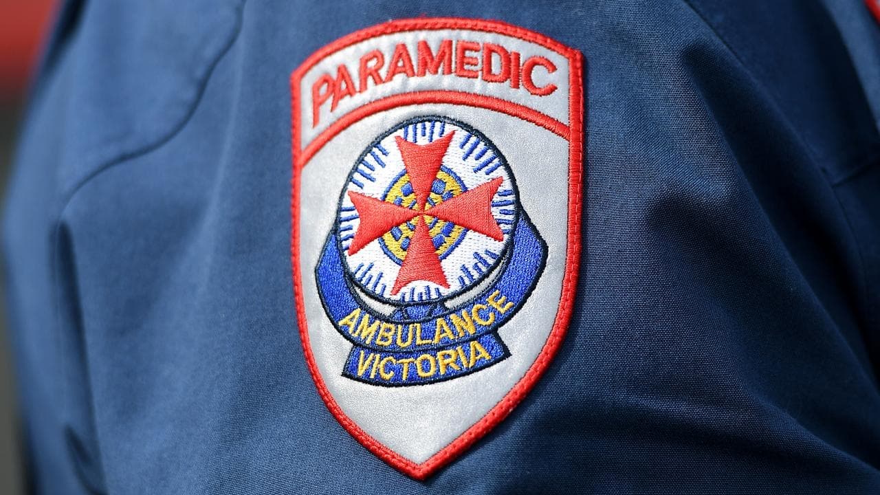 Hero bystander praised after coming to aid of paramedic