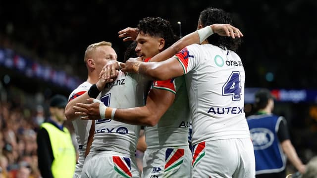 Warriors overcome Eels and make big halves call