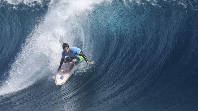 Robinson shines as shark spotted near Gold Coast Pro