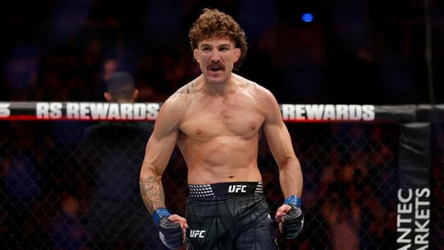 It's addictive: Aussie UFC star Salkilld does it again