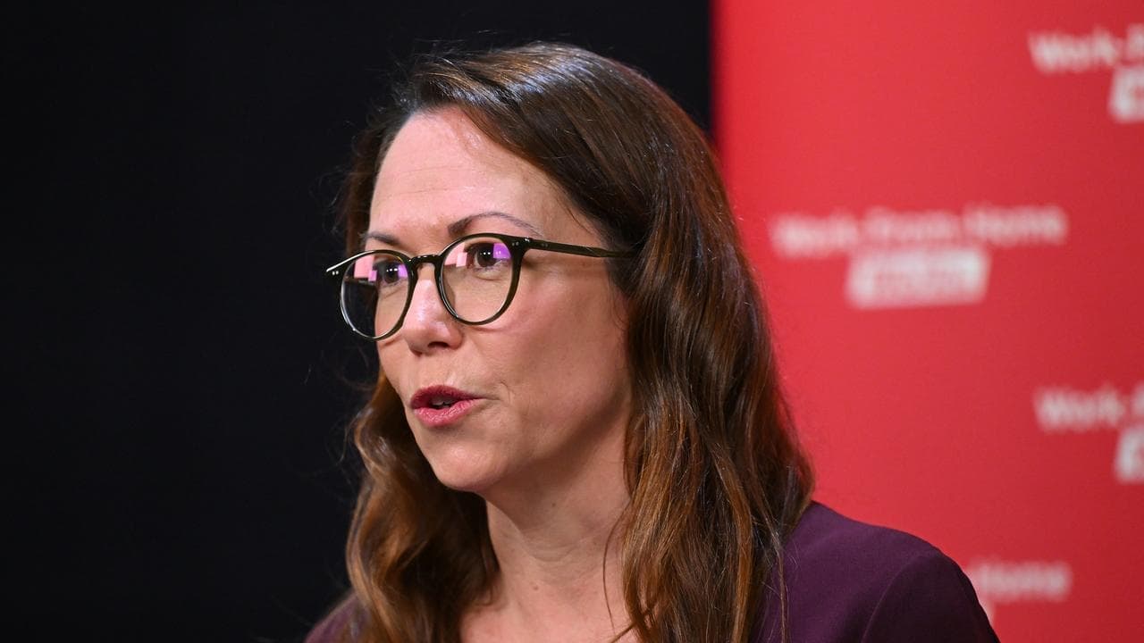 Economic hawks eye restraint in pre-election budget