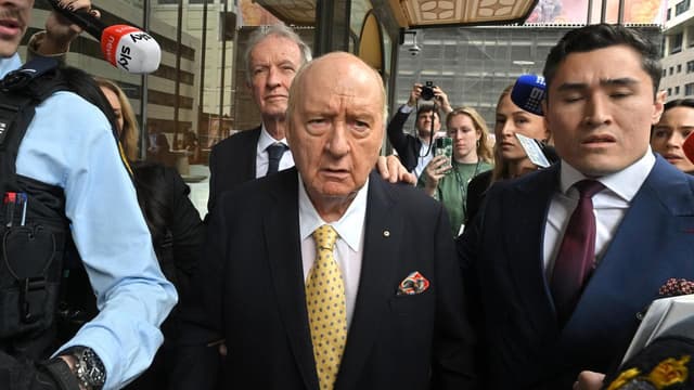 Alan Jones attacks 'bad' sex-abuse search warrants