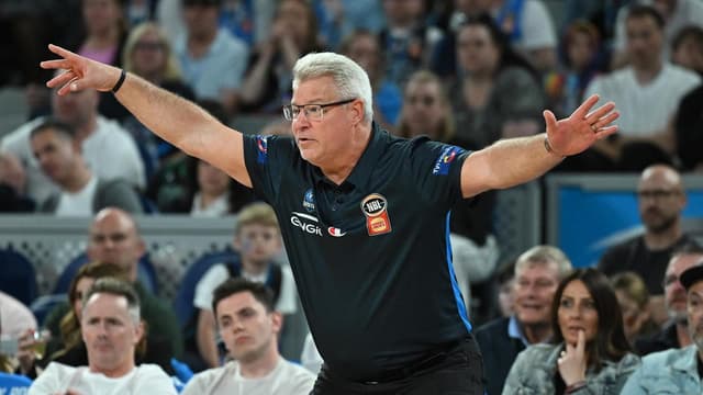 Vickerman departs as United target Ingles