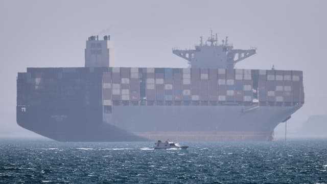 Truce in doubt as US, Iran fight for control of strait