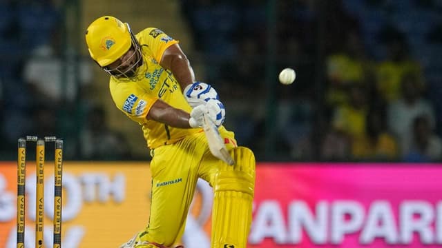 Six-hitting Samson too strong for Starc's Capitals