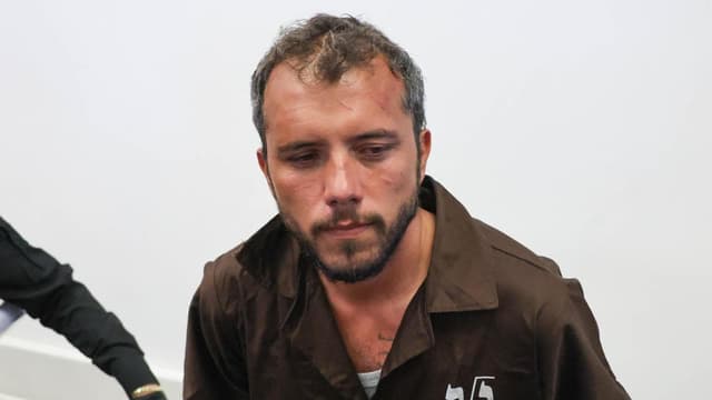 Israeli court extends two flotilla activists' detention