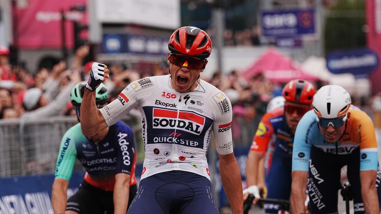 Aussie hope crashes out in bid to win Giro pink jersey
