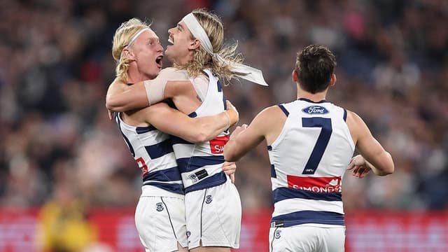 Geelong spoil Pendlebury's record-equalling night