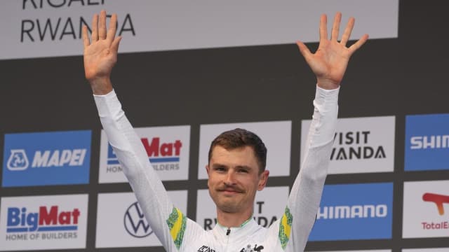 Luckless Aussie star Vine hospitalised after Giro crash