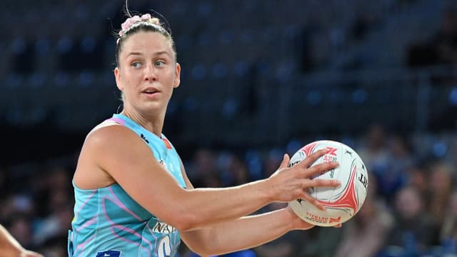 Giants sink to a new low as Mavericks cruise to victory