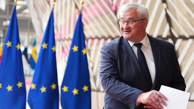Russia and Ukraine trade blame for fighting amid truce