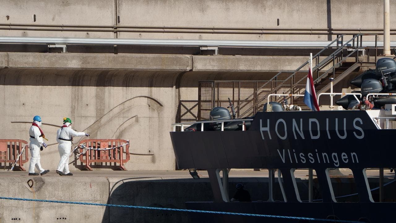 Last six passengers leave Hantavirus-hit ship
