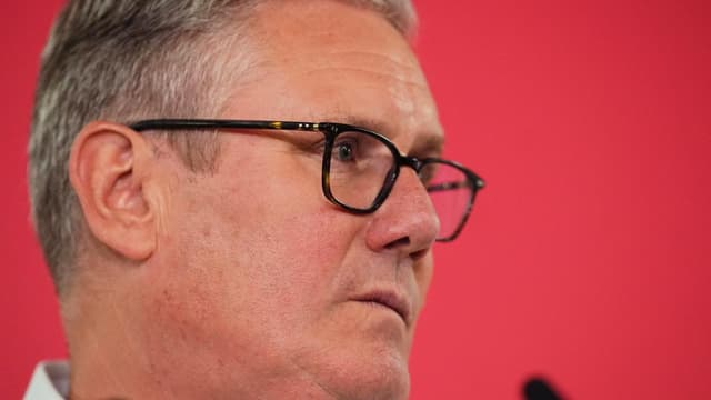 UK govt aides quit as 60 Labour MPs urge Starmer to go