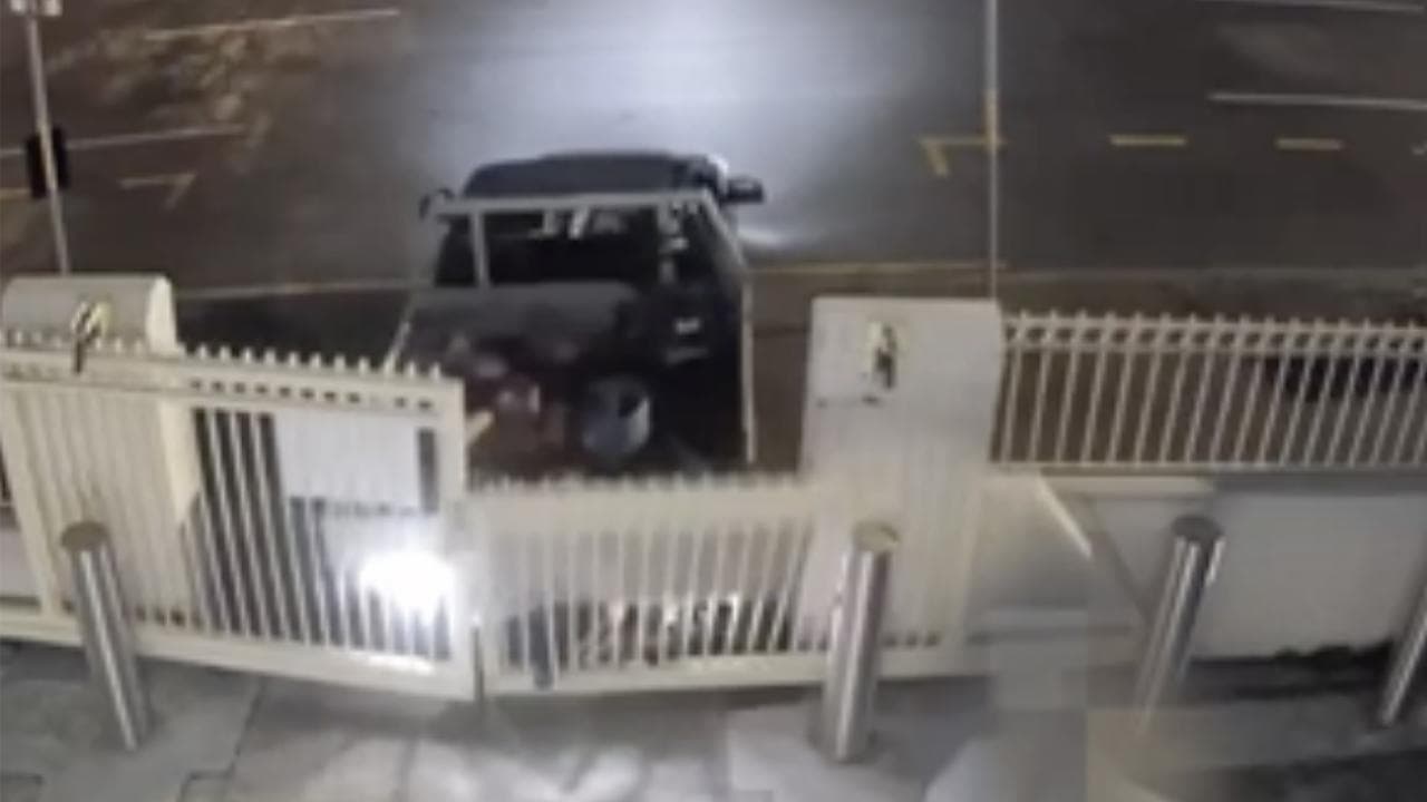 Man accused of ramming synagogue gates granted bail