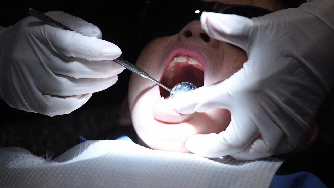 Thousands face tests over dentist HIV, hepatitis risks