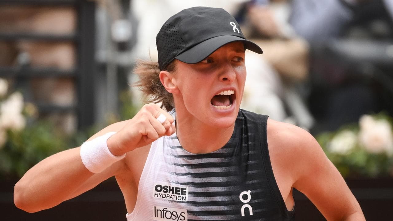 Rejuvenated Swiatek sweeps past Pegula into Rome semis
