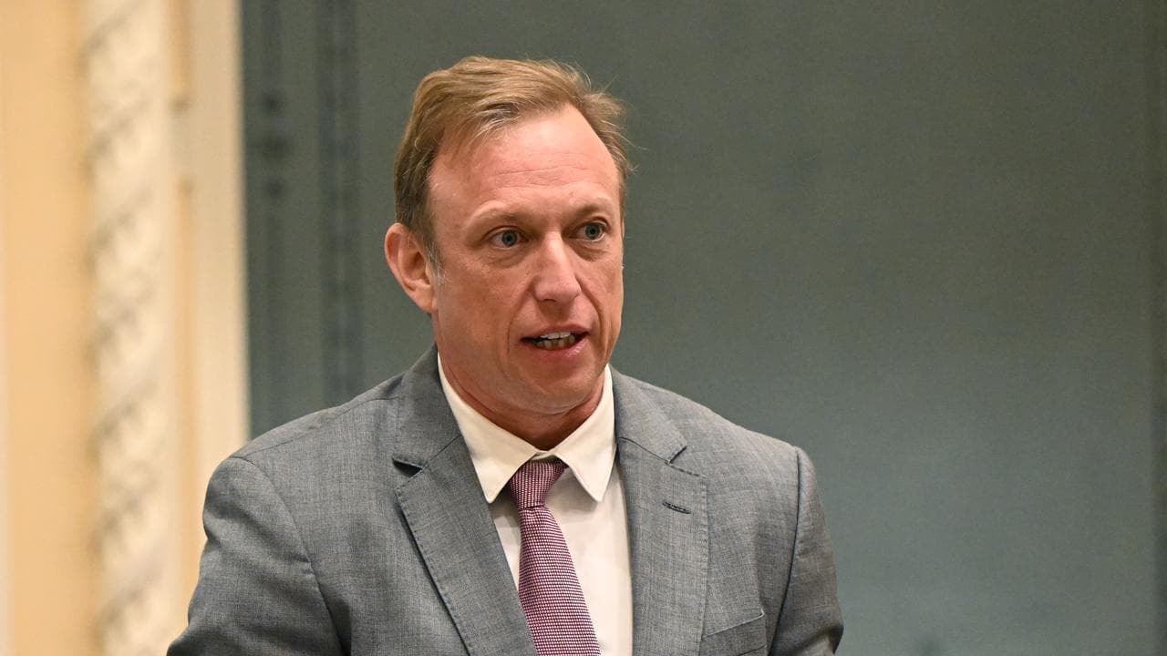 Former premier apologises for contempt of parliament