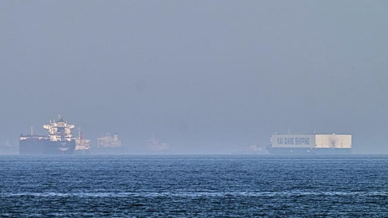 Attacks on ship near strait as Trump, Xi discuss Iran