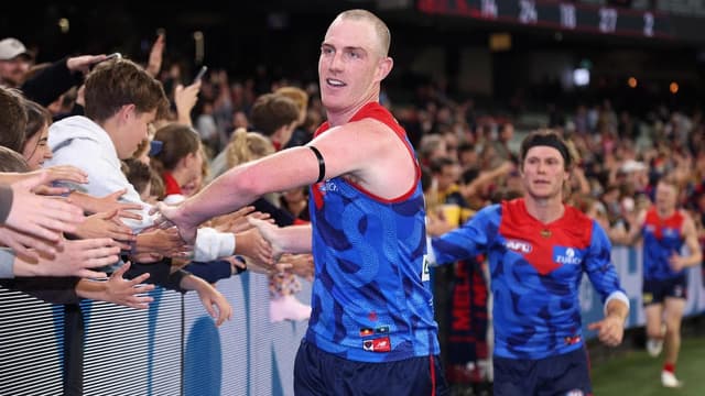 Dees dare to dream after handing Hawks King-size caning