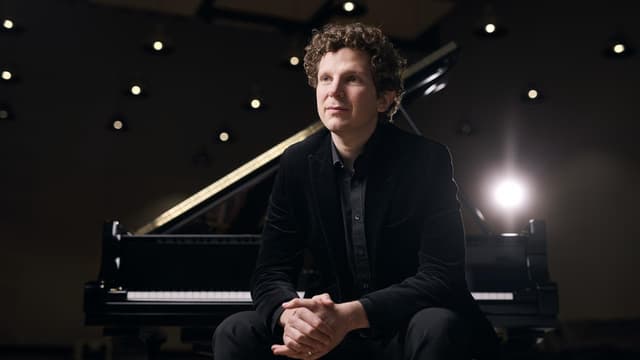 Sacked pianist's case against orchestra heads to court