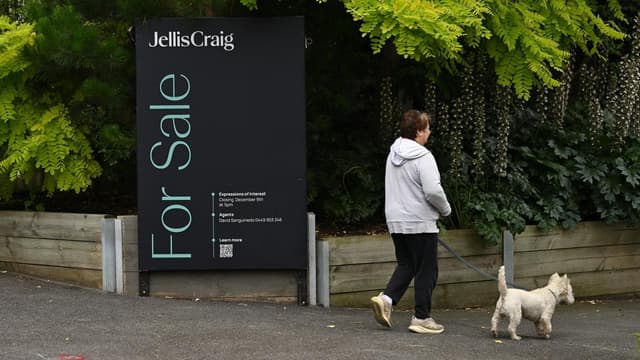 Jobless jump, Iran war shoot down fears of rate rise