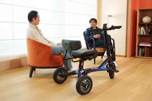 dashmoto® and Atlassian Williams F1 Team officially launch the dash 3 Williams edition performance electric scooter