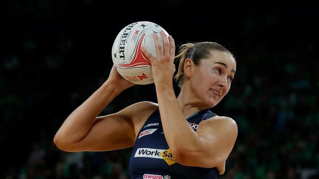 Sophie's the choice as Vixens reclaim joint ladder lead