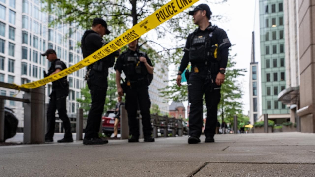 Bystander shot near White House in serious condition