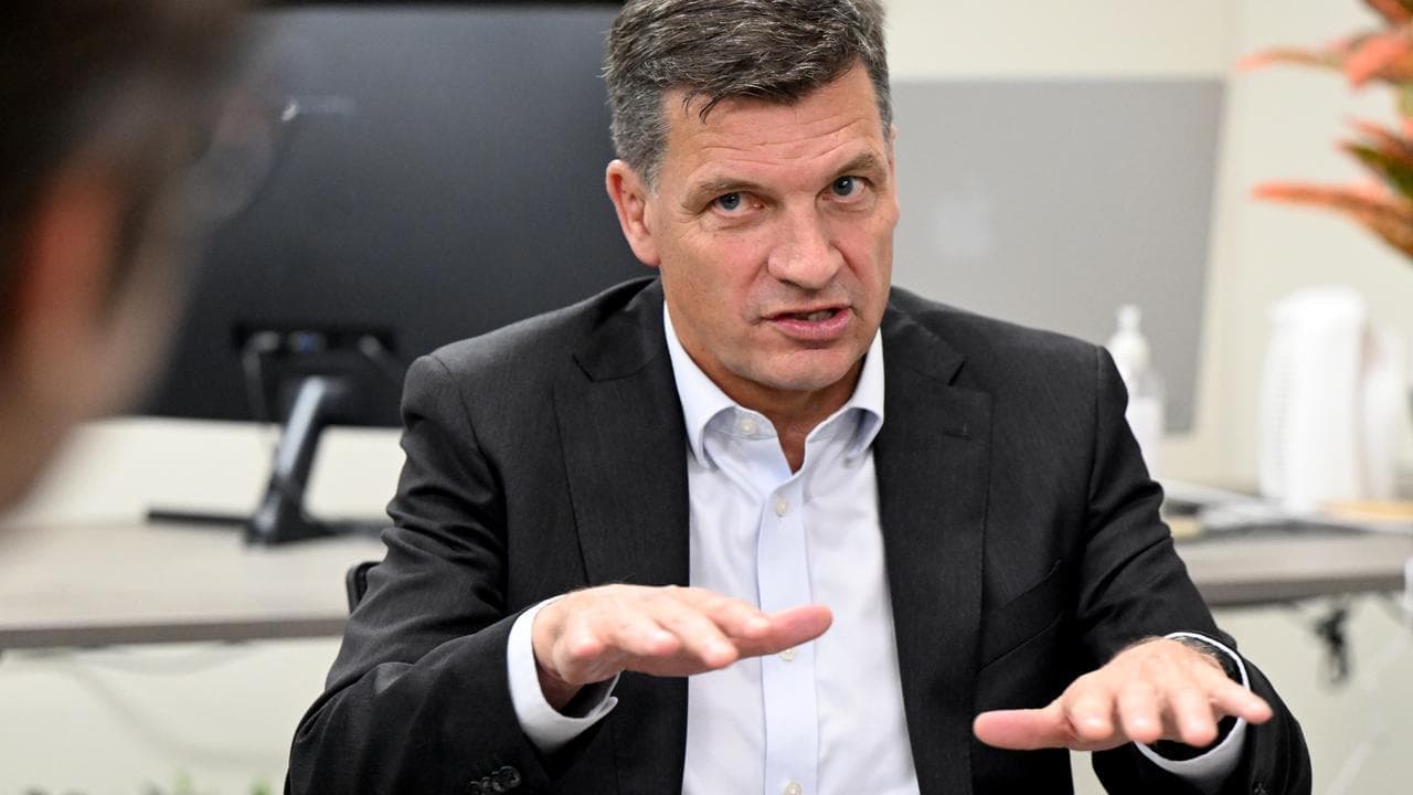 Taylor compares past figures with future forecast for misleading migration claim