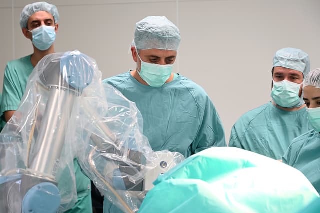 Beyond the Millimeter: NaoTrac Redefines Precision Standards via Intelligent Surgical Navigation