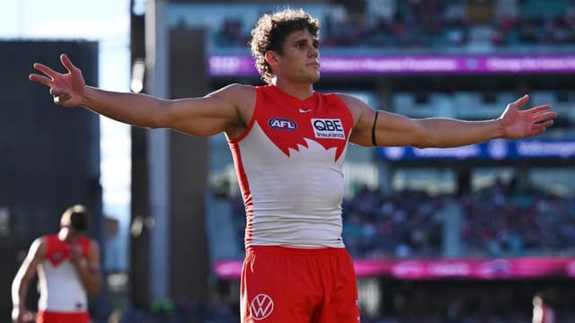 Eight is great for Curnow as Swans swarm over Tigers