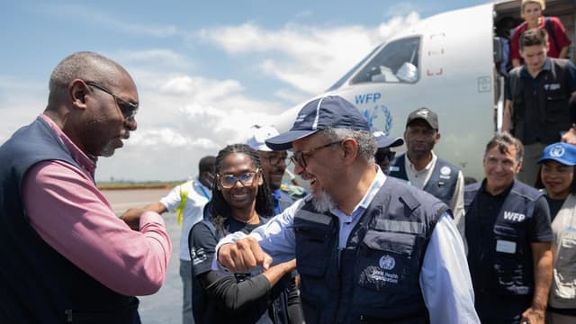 WHO chief urges safe burials in visit to DR Congo
