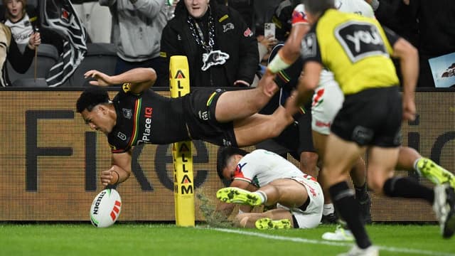 Penrith edge Warriors, strengthen grip on top spot
