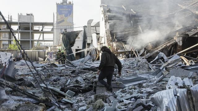 Heavy Russian attack on Ukrainian cities kills 18