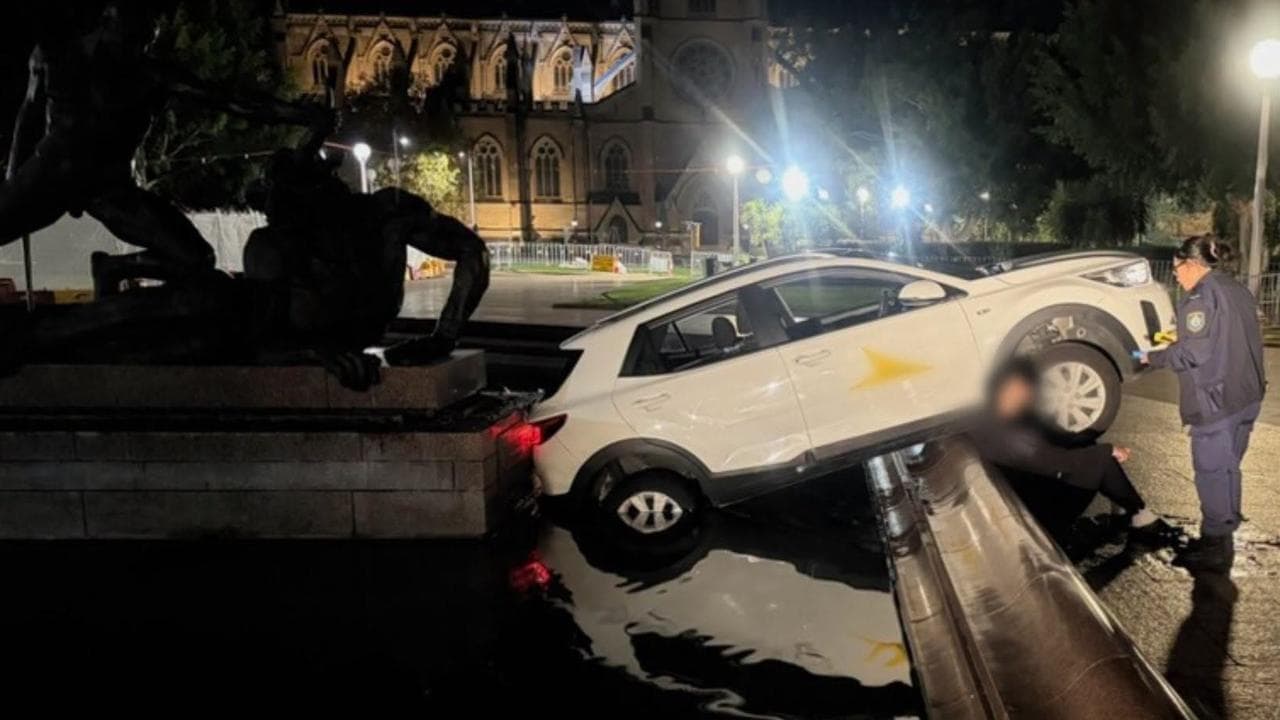 Delivery driver's odd act after crashing into fountain