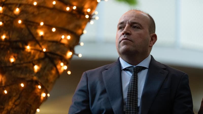 Hero of Bondi attack charged with assaulting father