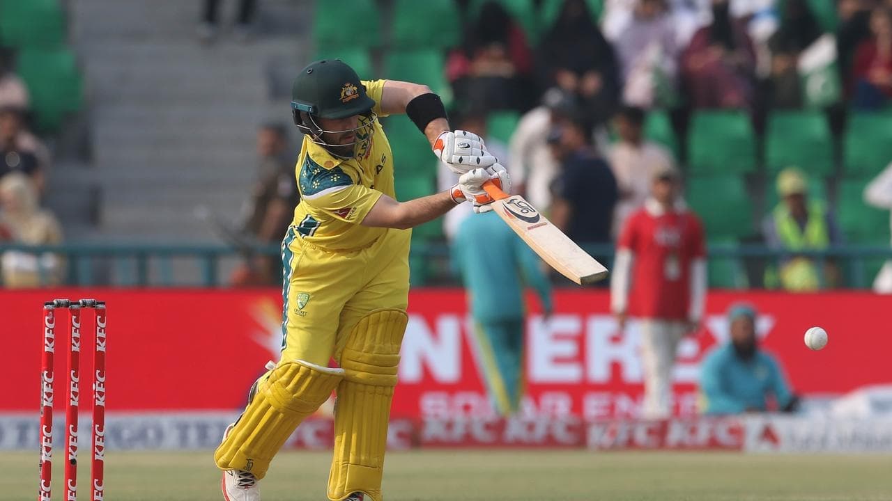 Defiant Inglis can't save Aussies from Pakistan defeat