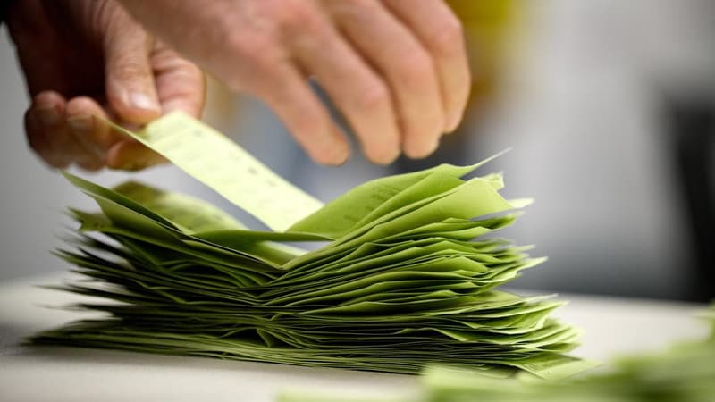 Tired MPs pass political donation laws as lawyers lurk
