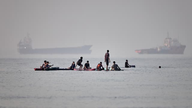 US hits Hormuz radar sites after Iran launches drones