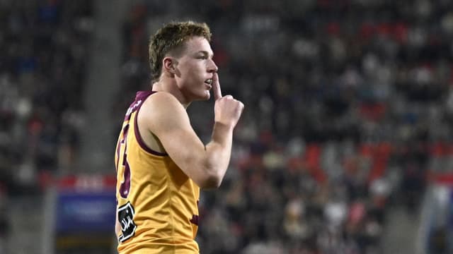 Morris puts 'belted' Suns to sleep with career haul