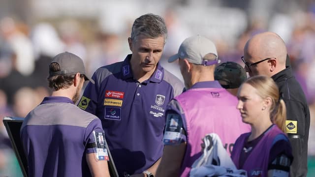 Freo fans urged to fire up as coach maintains focus