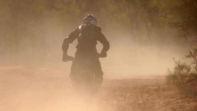 Motorbike rider dies in outback desert race crash