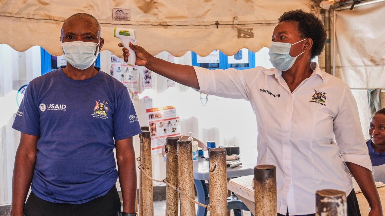 Ebola deaths rise to 100 as conflict slows response